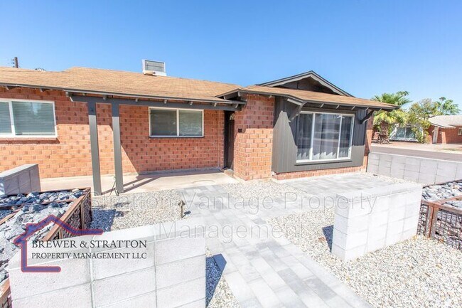 Building Photo - 8232 E Piccadilly Rd