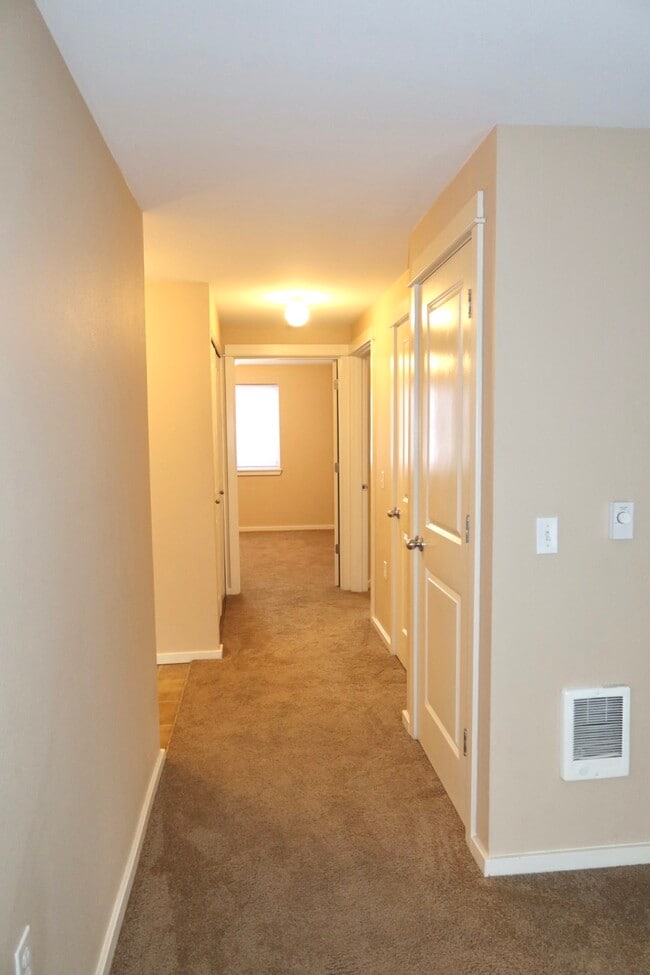 Building Photo - The Vineyards