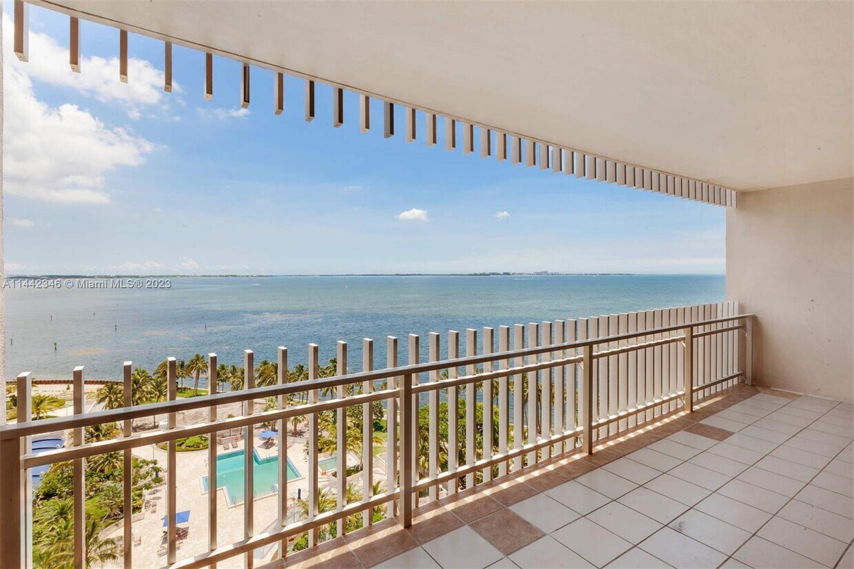 Foto principal - 2 Grove Isle Dr