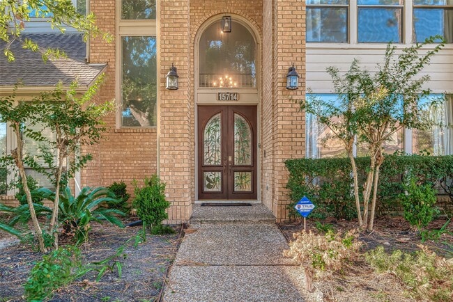 Foto del edificio - 15714 Sylvan Lake Dr