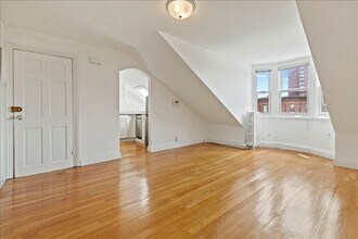Building Photo - 619 Tremont St