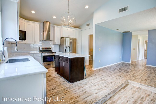 Building Photo - 3 br, 2 bath House - 1116 Fairway Drive