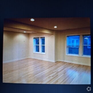 Building Photo - 3911 W Addison St