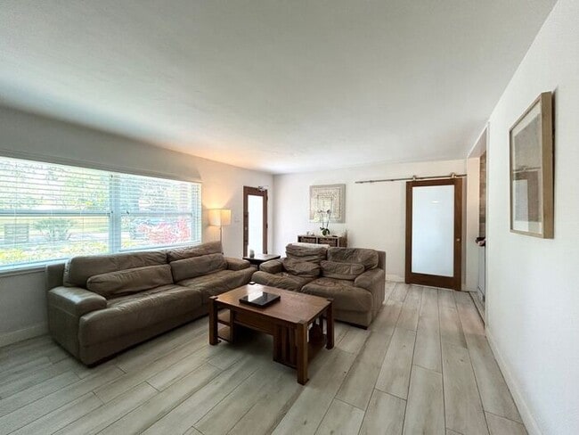 Building Photo - Gorgeous 3/2 Mid-century Modern Style Home...