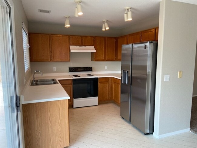Building Photo - Cute and comfy North Phoenix (33rd Ave & D...