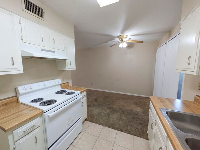 Building Photo - 9030 Glen Meadow Ln