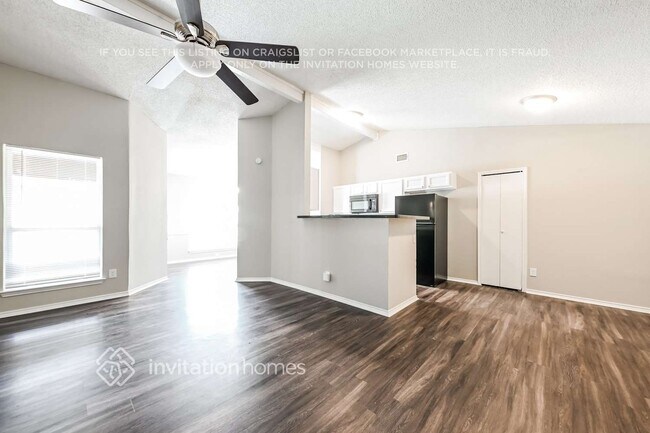 Foto del edificio - 1112 Sandalwood Ln