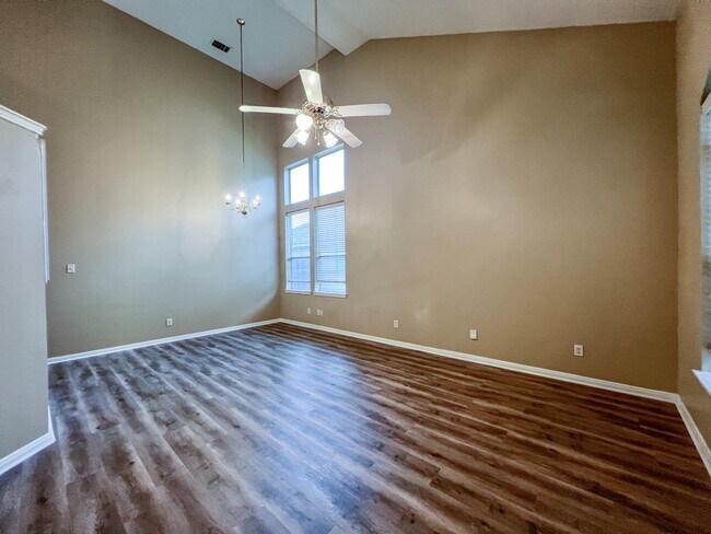 Building Photo - 340 Meadow Park