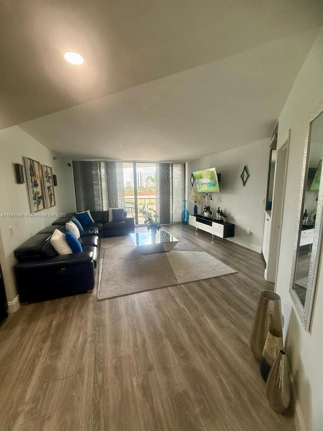 Building Photo - 3640 Yacht Club Dr