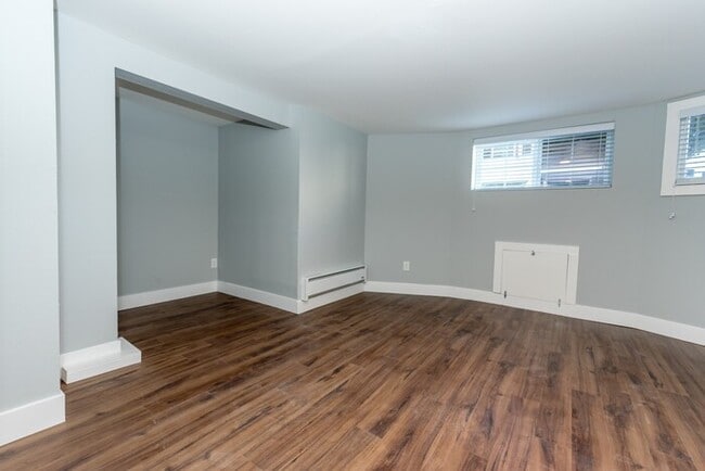 Building Photo - 1402 SW 12th Ave