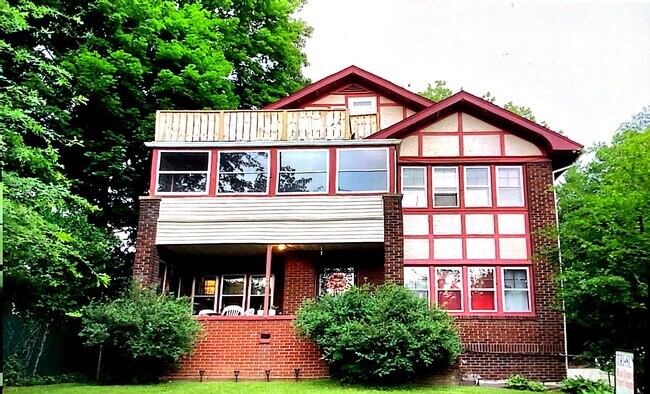 Building Photo - 280 Fairgreen Ave