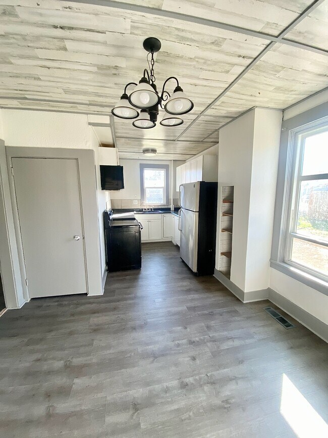 Kitchen - 2502 E Hartson Ave