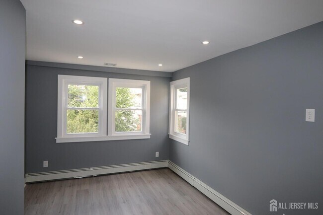 Foto del edificio - 324 Harper Pl