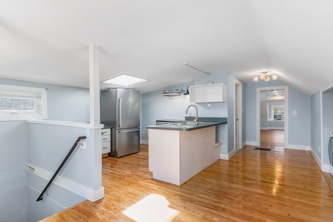 Building Photo - 64 Rochambeau Ave