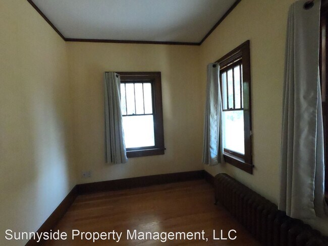 Building Photo - 3 br, 1 bath House - 141 South 3rd Ave.