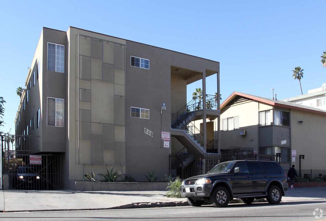 Building Photo - 215 S Normandie Ave