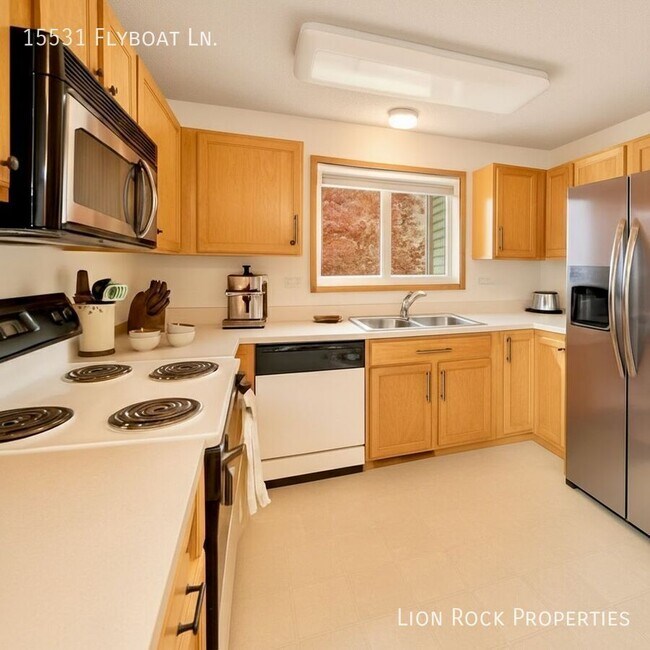 Foto del edificio - 15531 Flyboat Ln