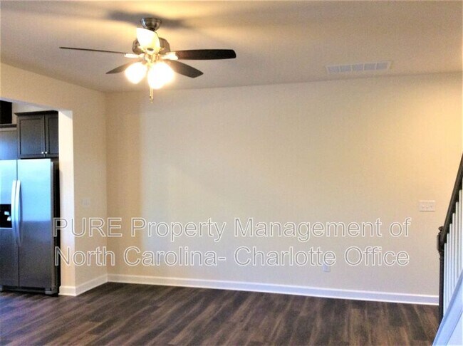 Foto del edificio - 9223 Glenburn Ln