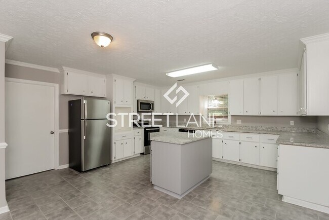 Building Photo - REDUCED!