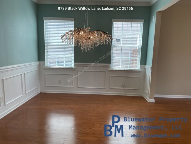Foto del edificio - 4-bedroom, 2.5-bathroom For Rent