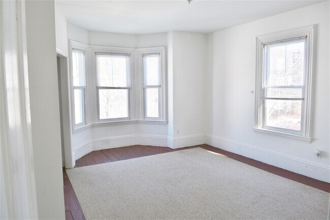 Foto del edificio - 8 Grand View Ave