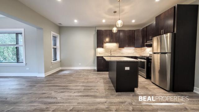 Building Photo - 2 bedroom in EVANSTON IL 60202