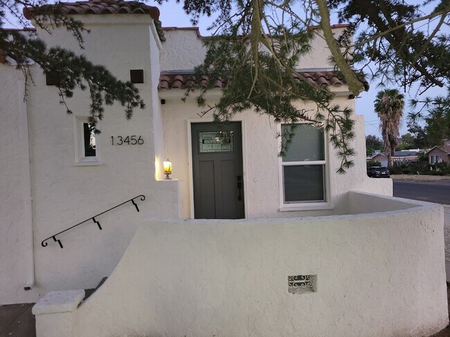 Foto del edificio - 13456 Reedley St