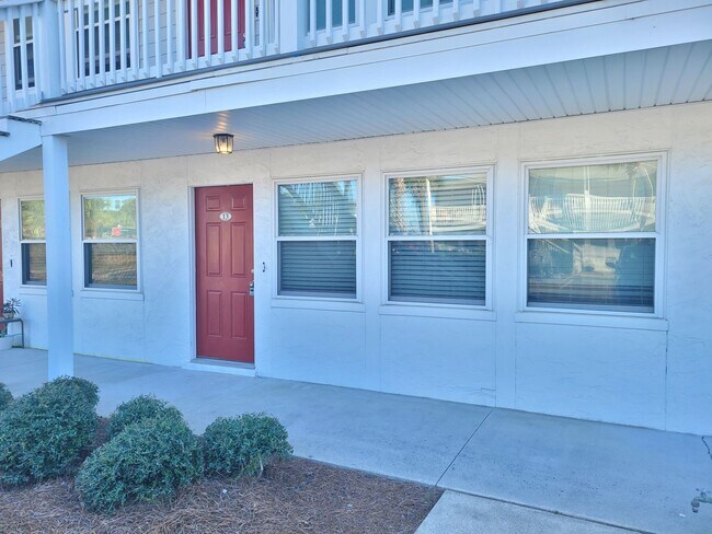 Foto del edificio - Historic St. Andrews!  Newly Remodeled! 1 bedroom 1 bath condo/1st Floor