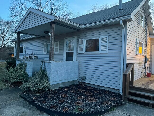 Frente - 315 East Brady Rd