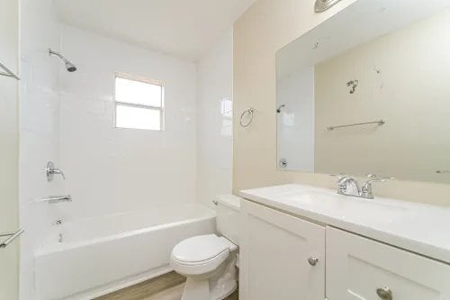 Building Photo - 2337 Cordova Ct