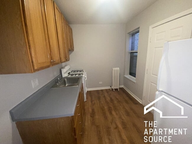Photo - 5736 N Winthrop Ave (Chicago, IL) Apartment