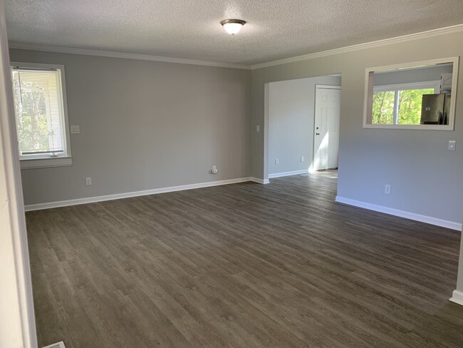 Foto del edificio - 921 Hurricane Ct