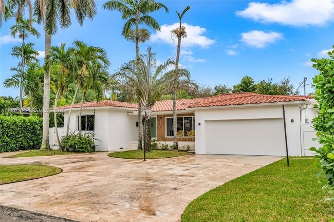 Foto del edificio - 1080 NE 104th St