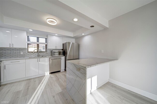 Foto del edificio - 3 br, 2 bath House - 1721 SW 11th Ter # 2