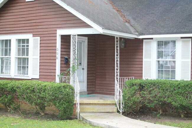 Foto del edificio - 506 E College St