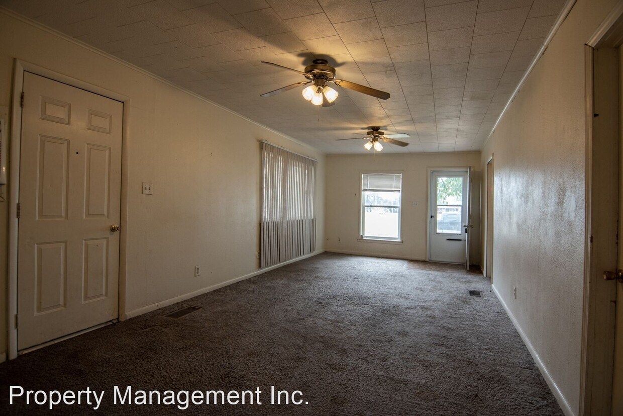 3 br, 1 bath House 1402 W 10th House for Rent in Coffeyville, KS