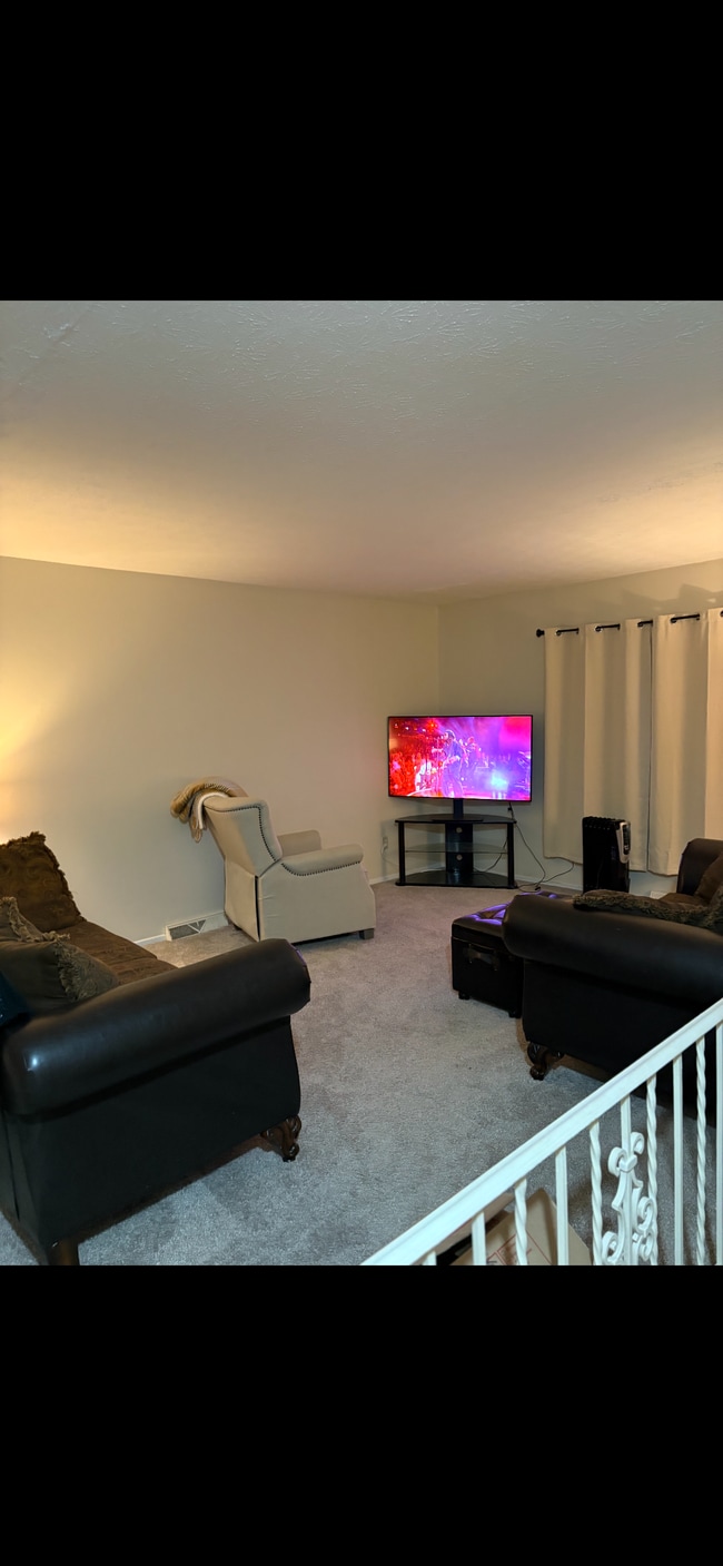 Building Photo - 4431 Maplepark Rd