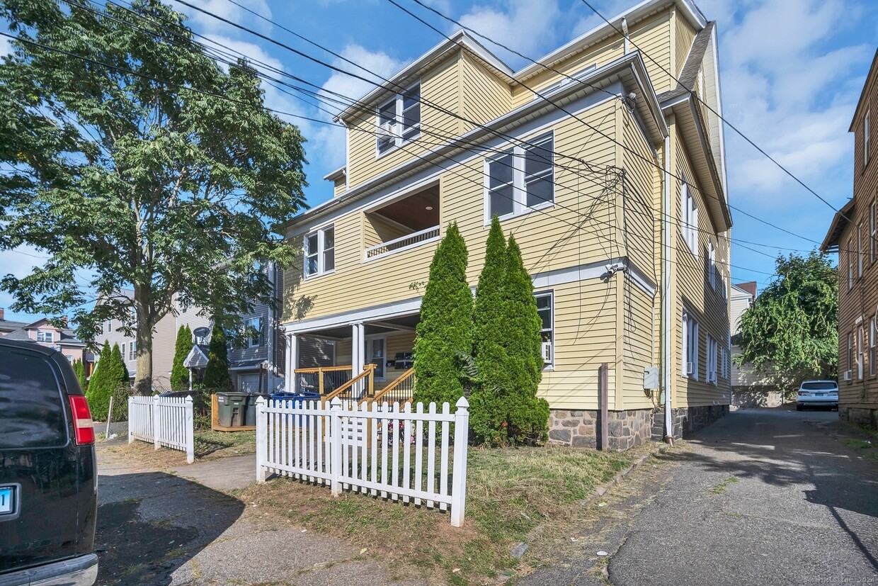 Primary Photo - 242 Harral Ave