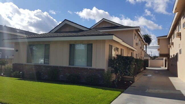 Photo - 417 N Stoneman Ave Apartments