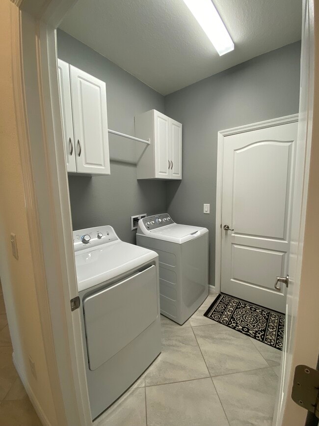 Building Photo - 14215 Vindel Cir