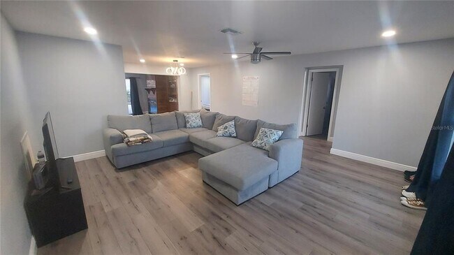 Foto del edificio - 1811 Forest Dr