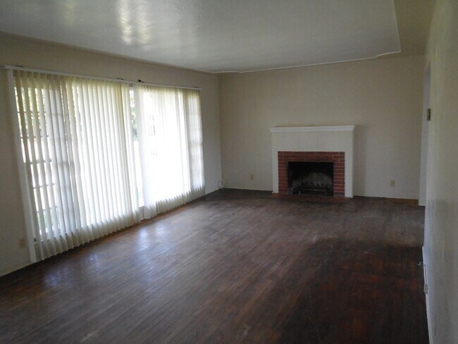 Building Photo - 456 Drakeley Ave