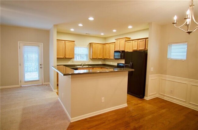 Foto del edificio - 334 Pin Oak Ave