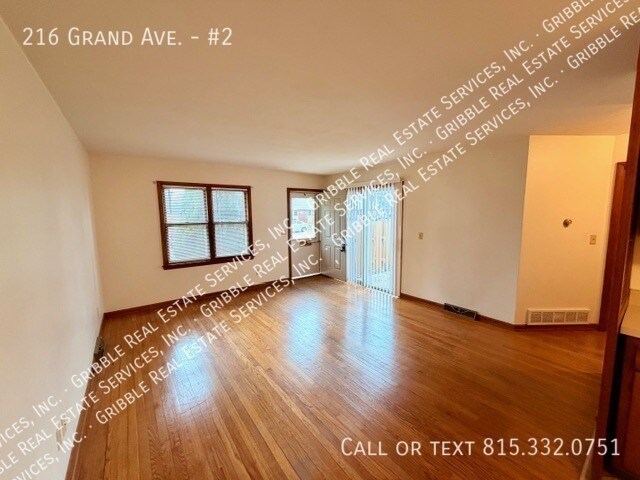 Foto del edificio - 216 Grand Ave