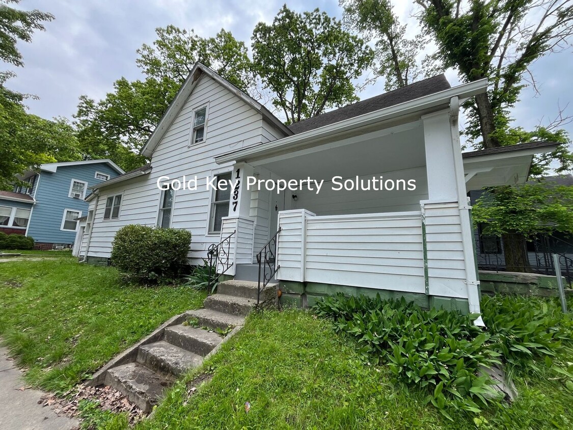Primary Photo - 3301 Broadway