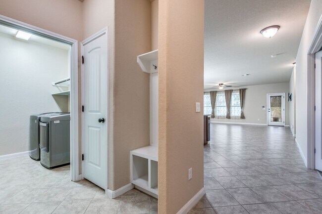 Foto del edificio - IMMACULATE 3bd/2ba/2gar/Office/Studay in Cobblestone Available NOW!