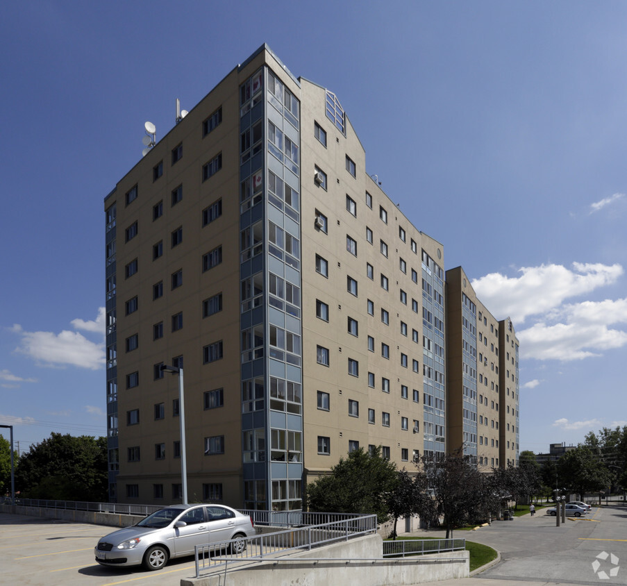 Building Photo - Summitview