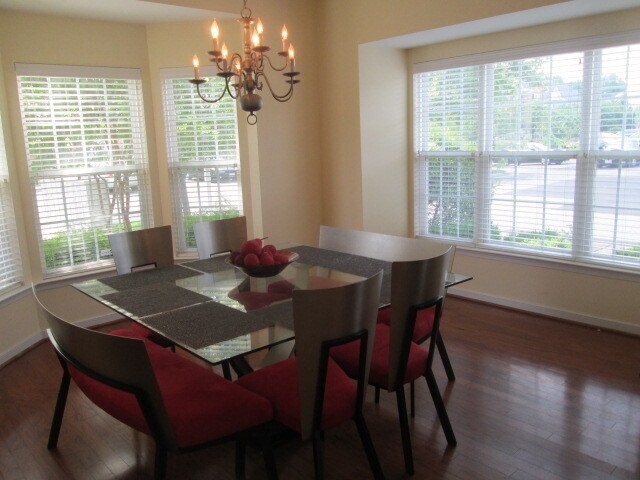 Foto del edificio - Wonderful 3 Bed, 2.5 Bath, 2106sf End-Unit...