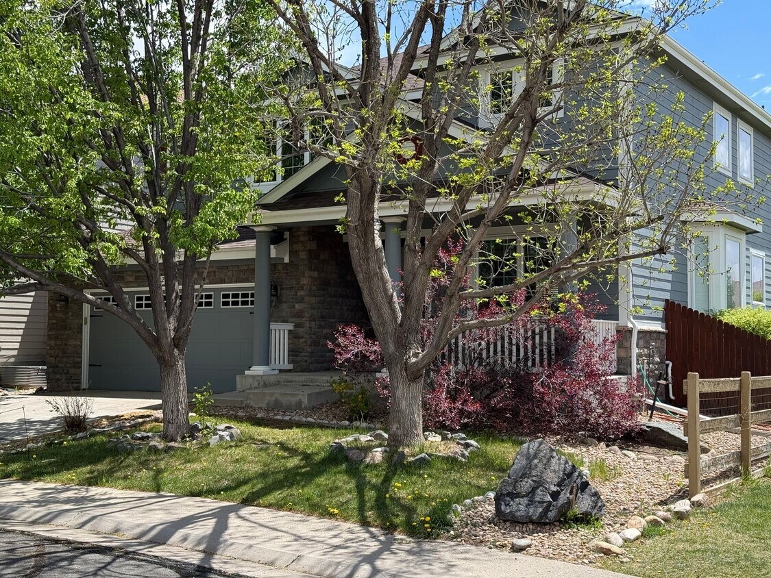 Foto principal - Your Colorado Oasis Awaits! 4 Bed, 3.5 Bath Home with Modern Amenities next to open space