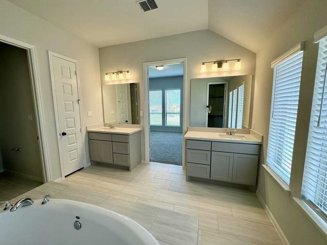 Foto del edificio - 31310 Wildflower Fld Ct